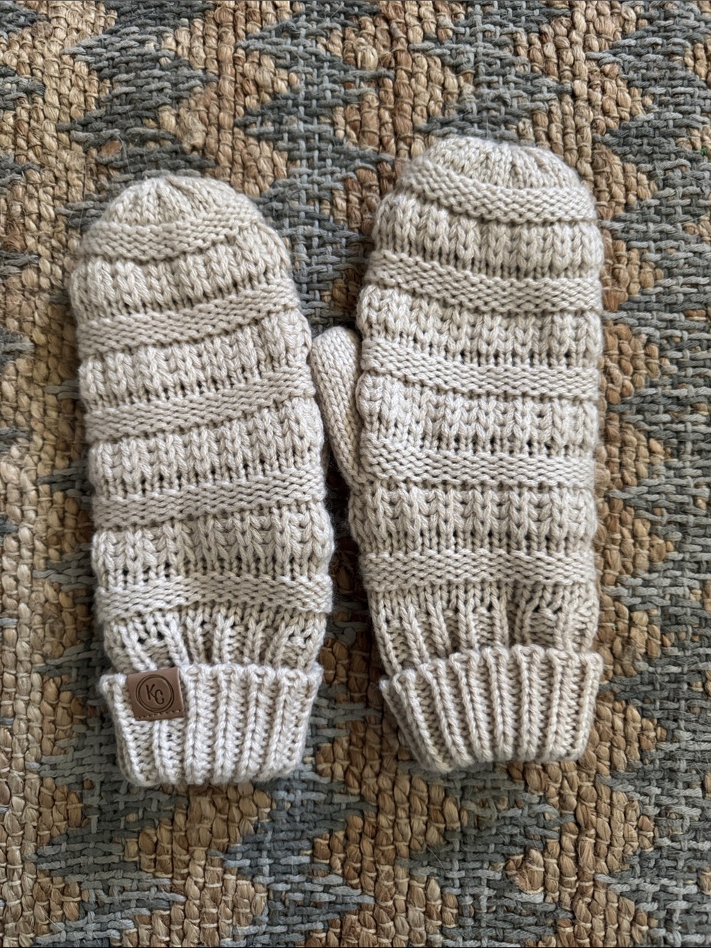 Kensie Cream Cable Knit Mittens